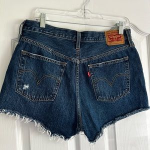 Levi shorts, dark denim, super trendy